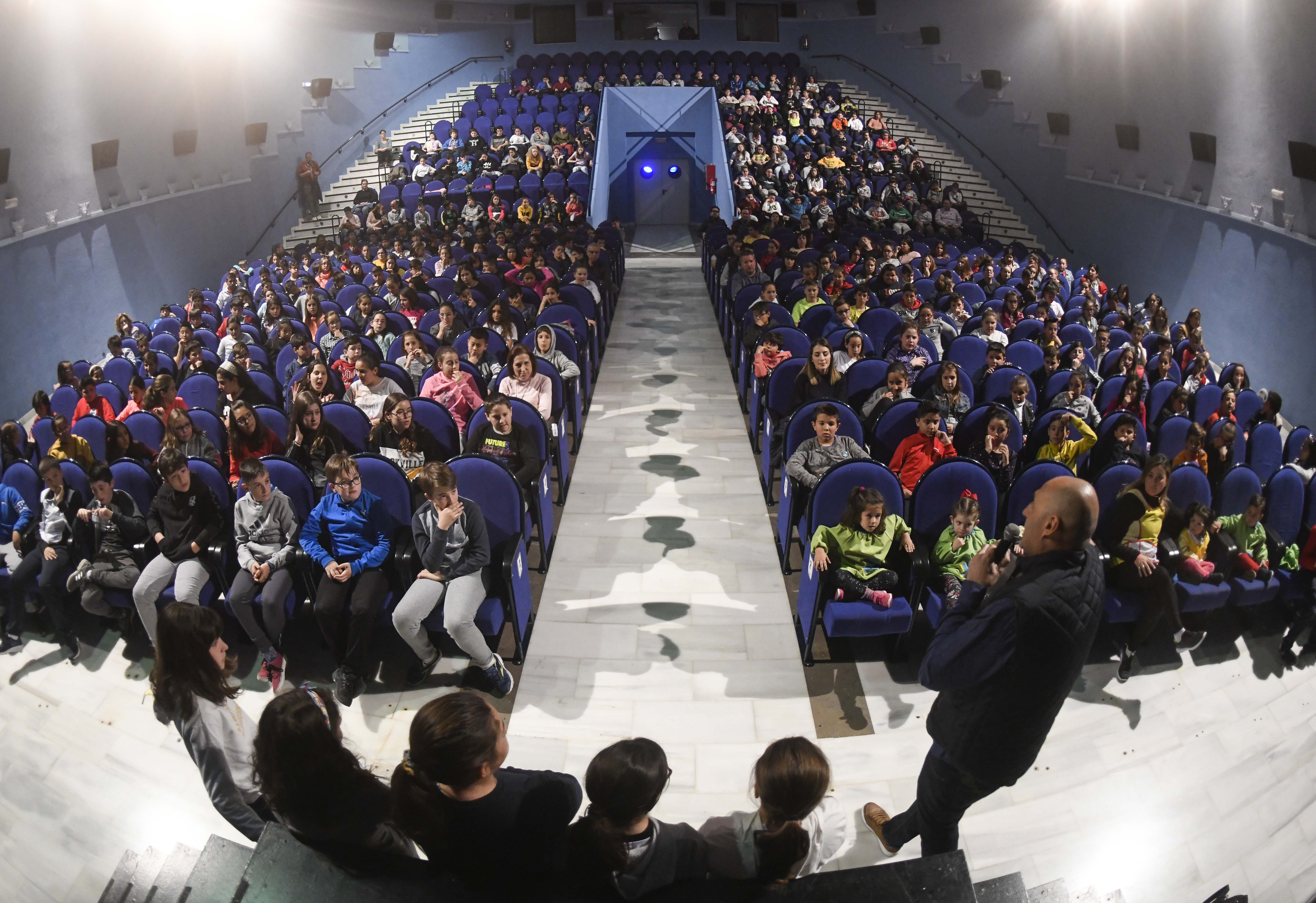 4.000 escolares acuden al Teatro de Armilla en el marco de la XIX campaña de Teatro  Escolar