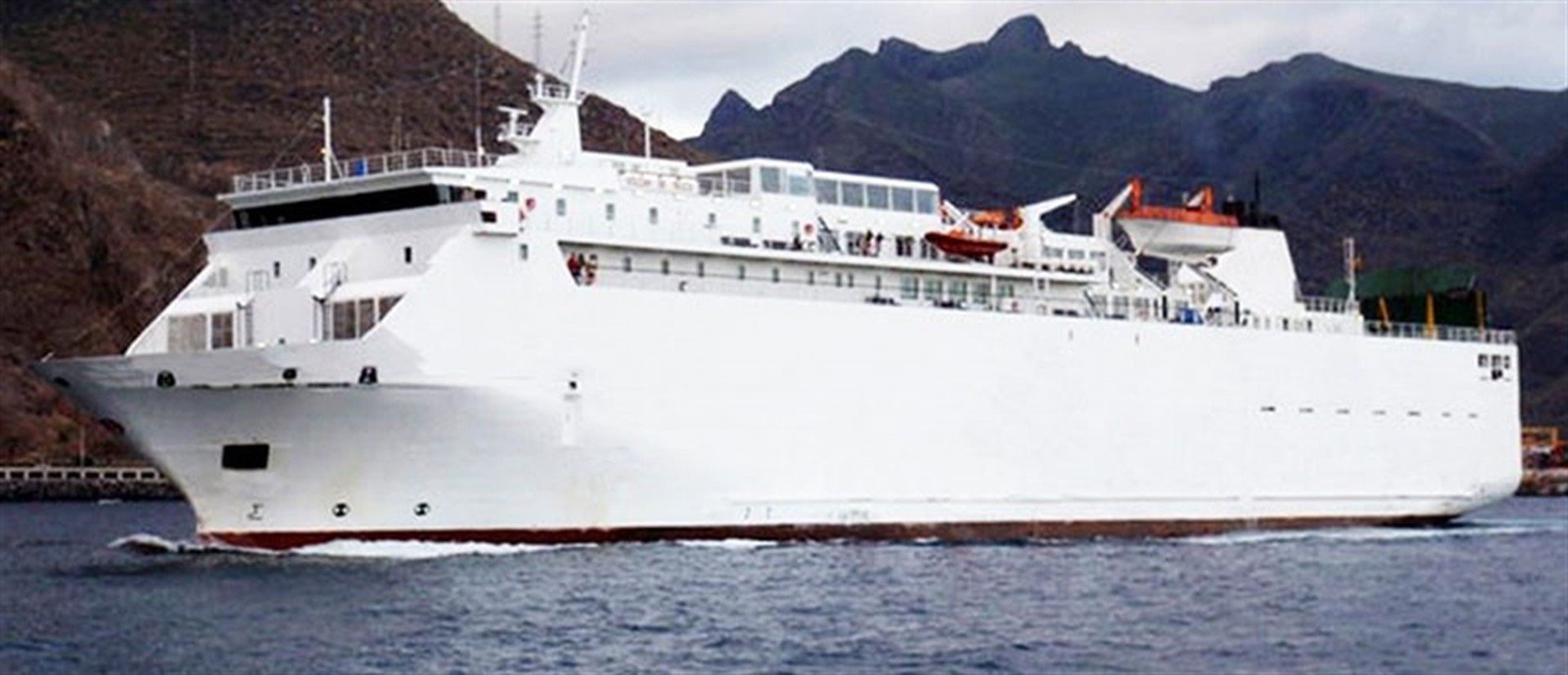 El buque Volcán de Tauce operará la línea Motril-Tánger Med a partir de mayo