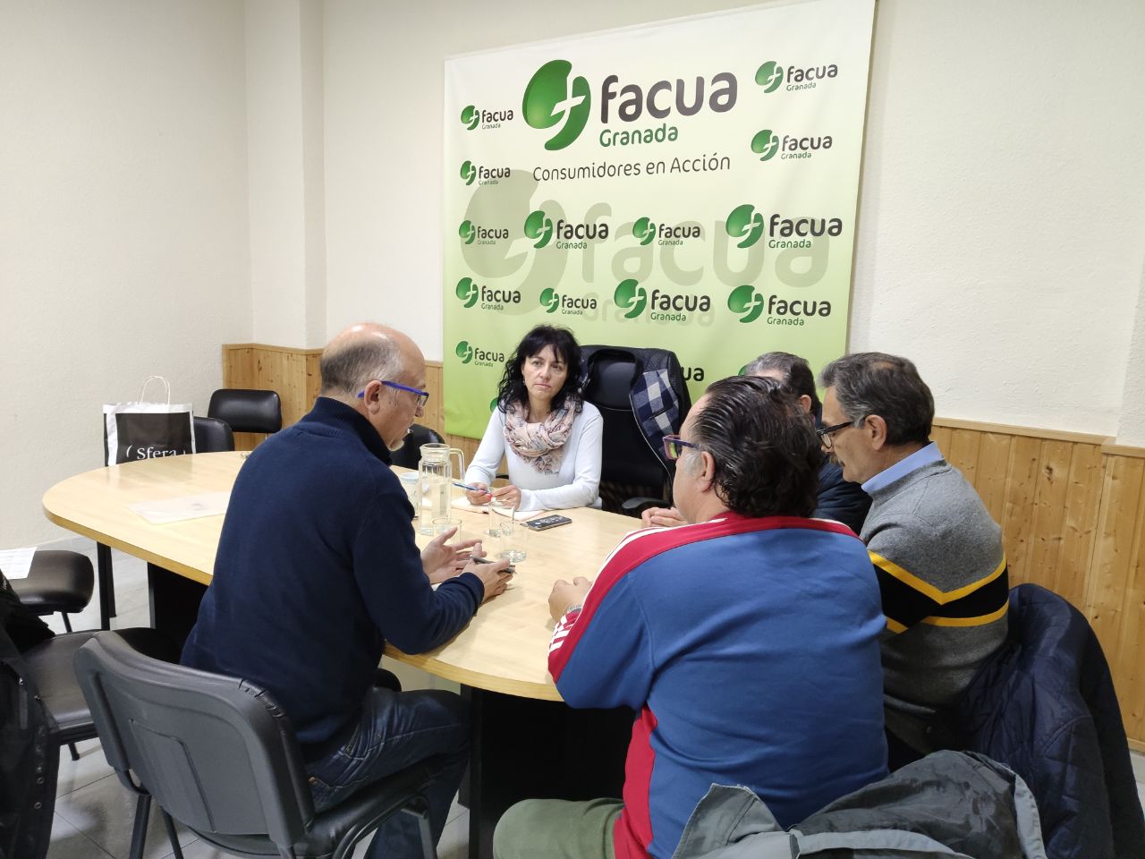 FACUA se reúne con vecinos de Zona Norte para prestar apoyo en la lucha contra los cortes de luz