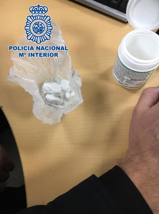 La Policía Nacional detiene en Motril a un individuo que transportaba en su vehículo más de 22 gramos de cocaína
