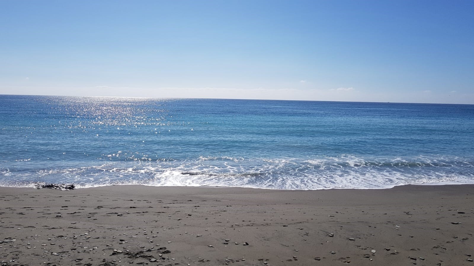 Las aguas de las 29 playas granadinas, en buen estado para el baño en Semana Santa