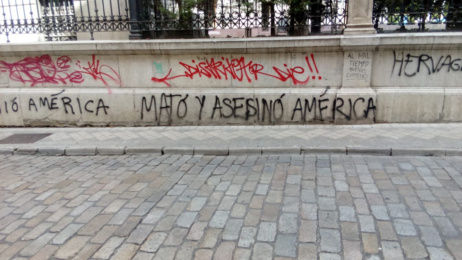 Podemos-IU propone brigadas permanentes para evitar el vandalismo callejero Podemos-IU propone brigadas permanentes para evitar el vandalismo callejero