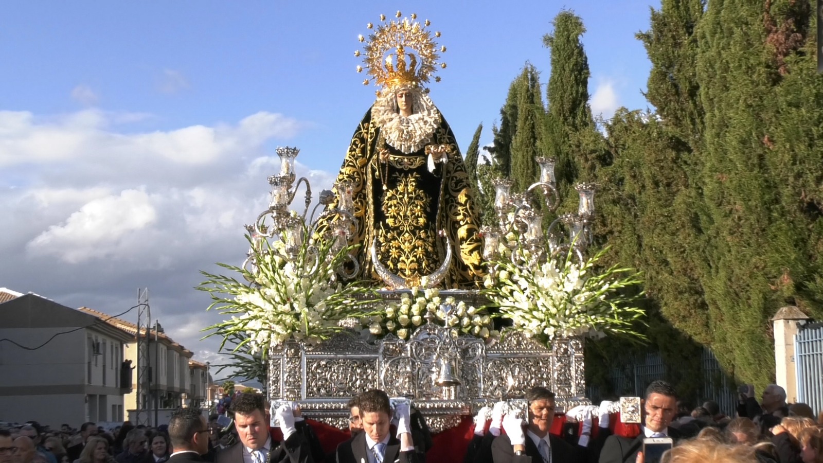 La Virgen del Espino procesiona un año más por las calles de Chauchina