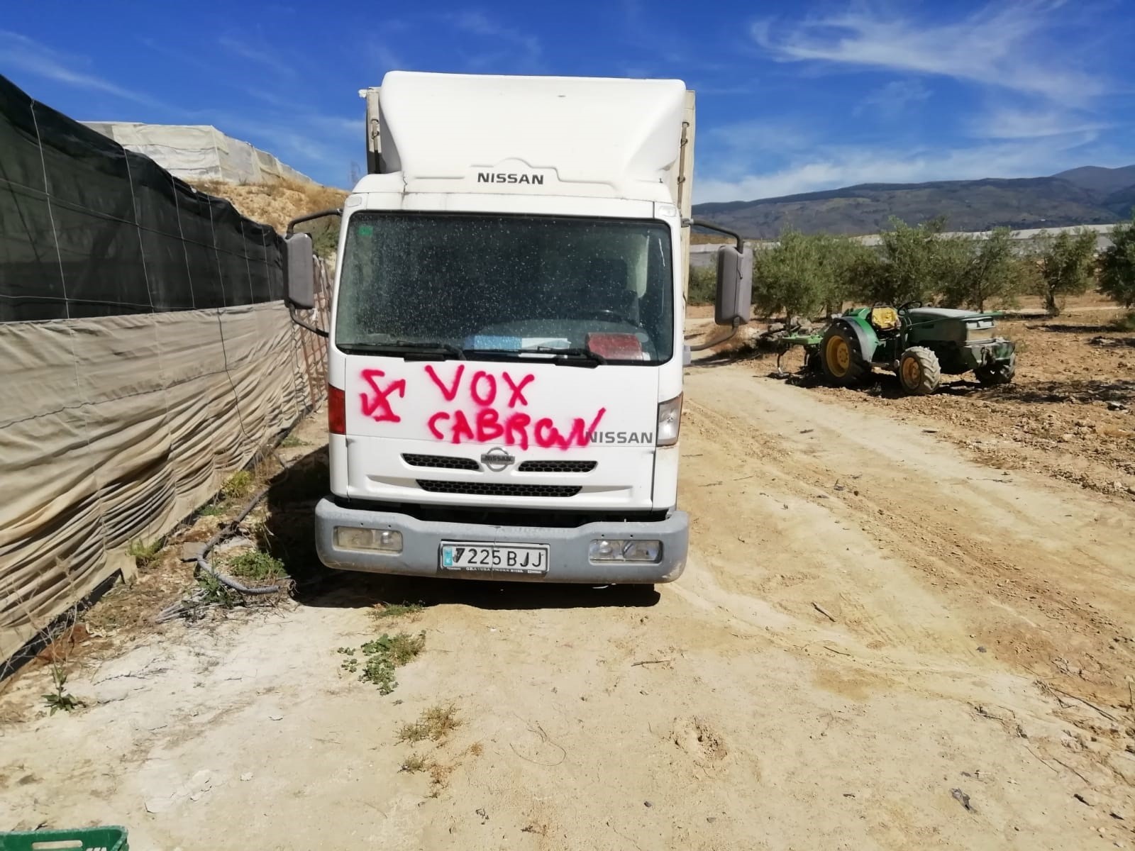 Vox denuncia actos vandálicos contra el camión de un candidato en Ugíjar