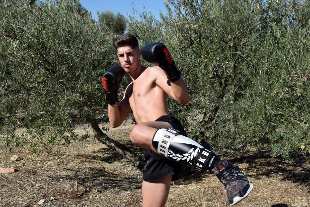 El hueteño Andrés Entrena, campeón de España de Kick Boxing