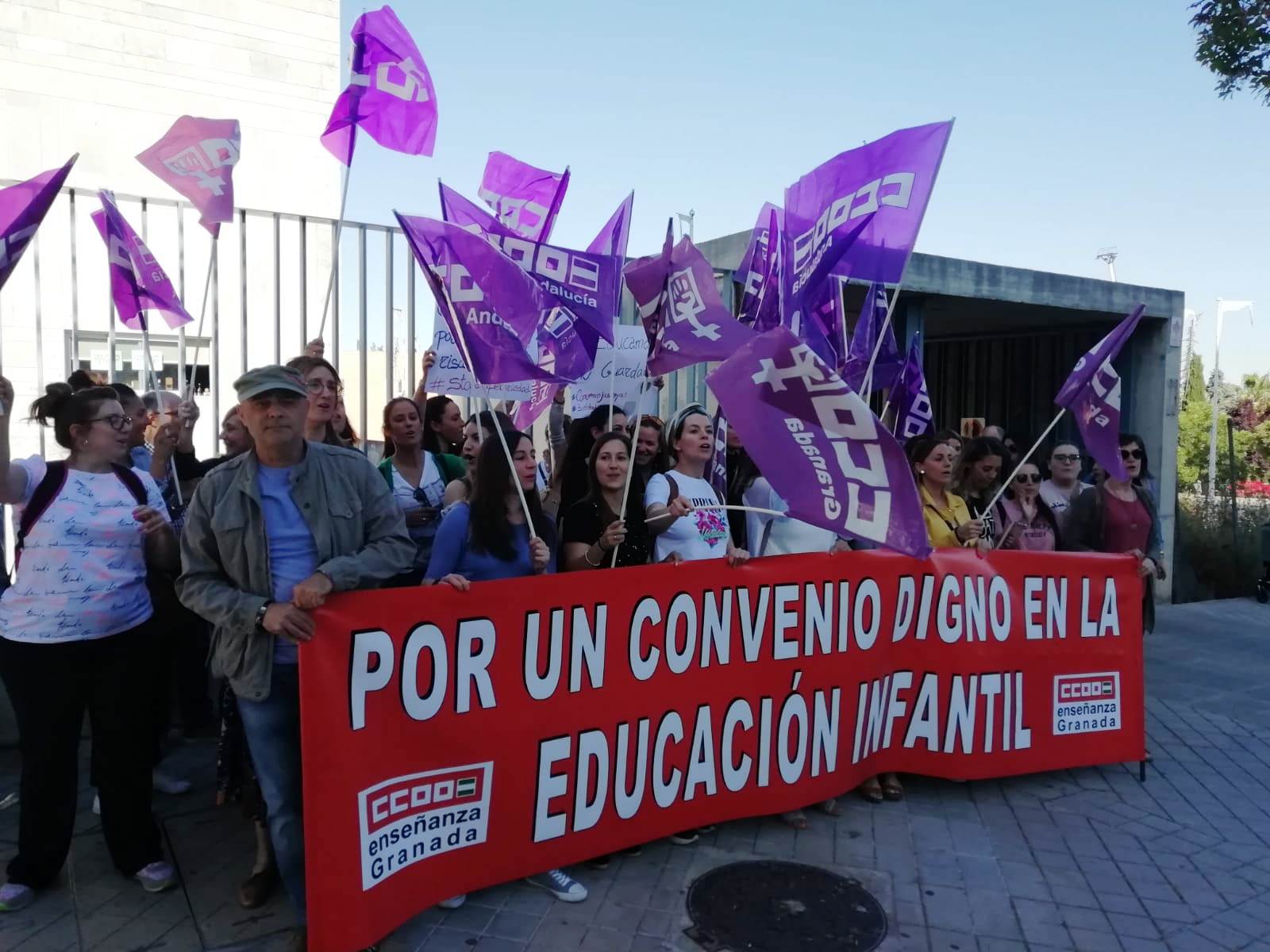 CCOO protesta contra la firma del convenio de las trabajadoras de educación infantil que las condena a la precarización