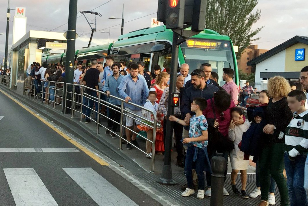 El metro de Granada transporta un 8% más de viajeros en la Feria del Corpus