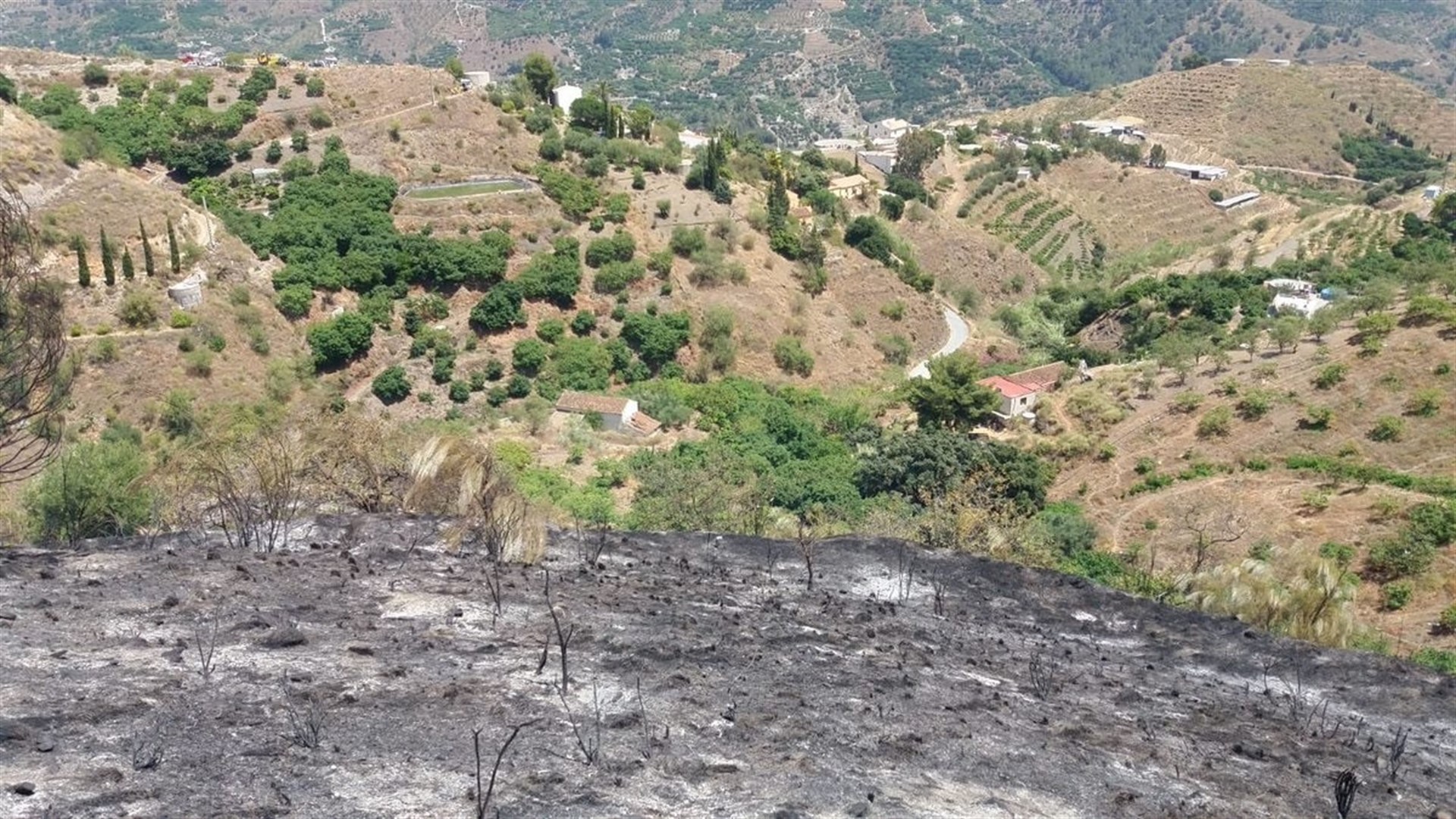 Extinguido el incendio forestal declarado en un paraje de Almuñécar