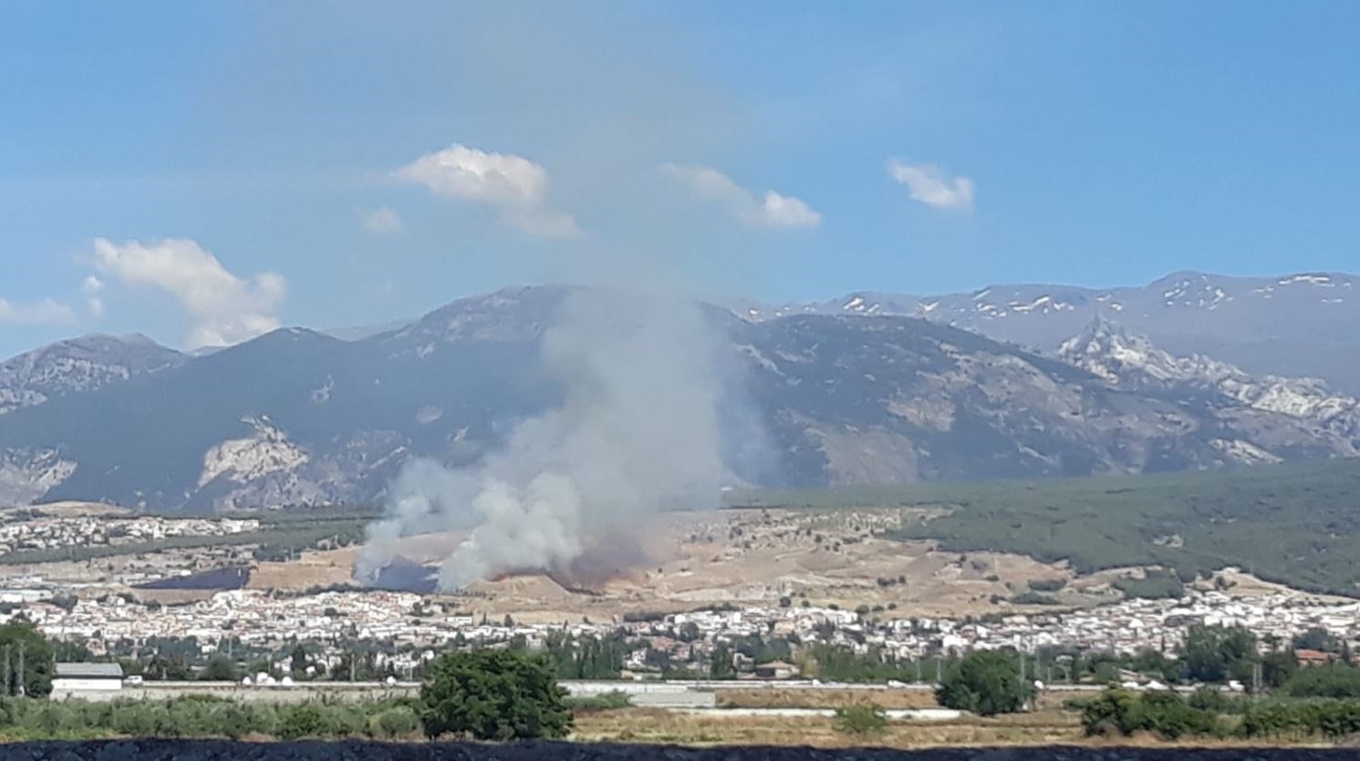 Extinguido el incendio forestal declarado el viernes en Cájar