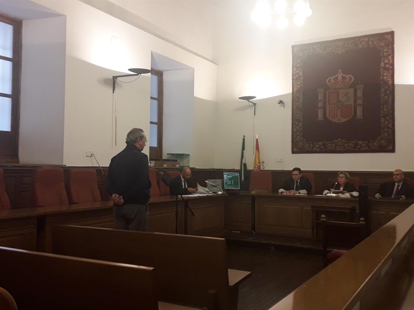 La Audiencia absuelve de acoso laboral al exjefe de la Policía Local de Granada