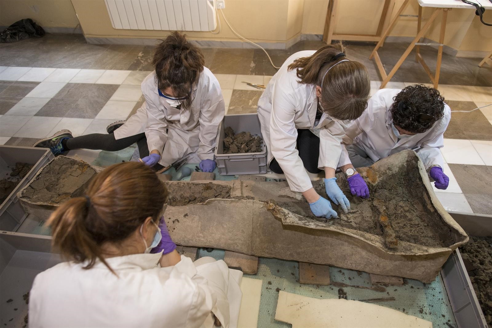 Los expertos preparan un proyecto de intervención y recuperación del sarcófago romano