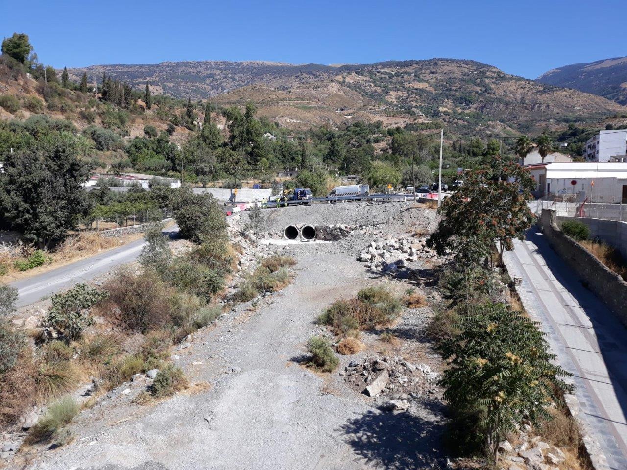 La Junta habilita un desvío provisional por la obra del puente sobre el río Chico en Órgiva