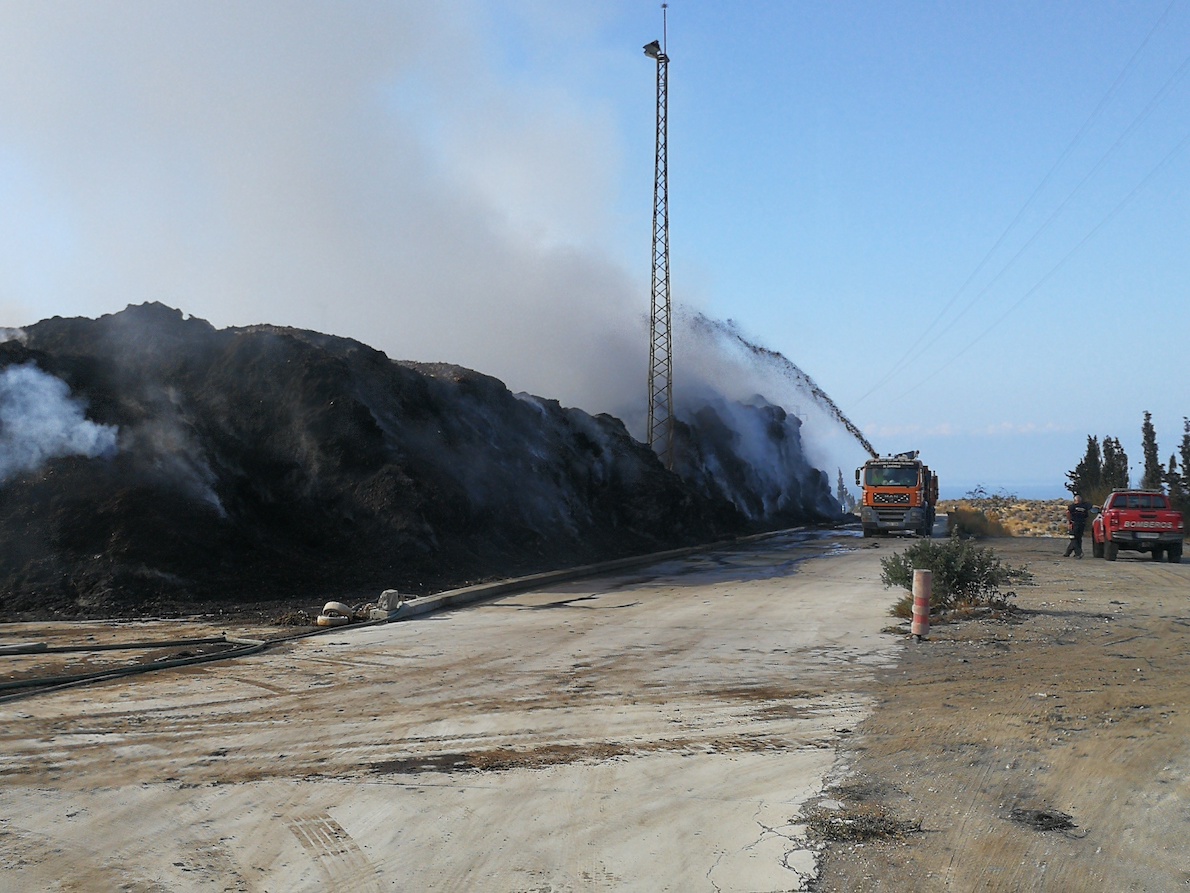 Un incendio obliga a cerrar la planta de residuos vegetales de Motril