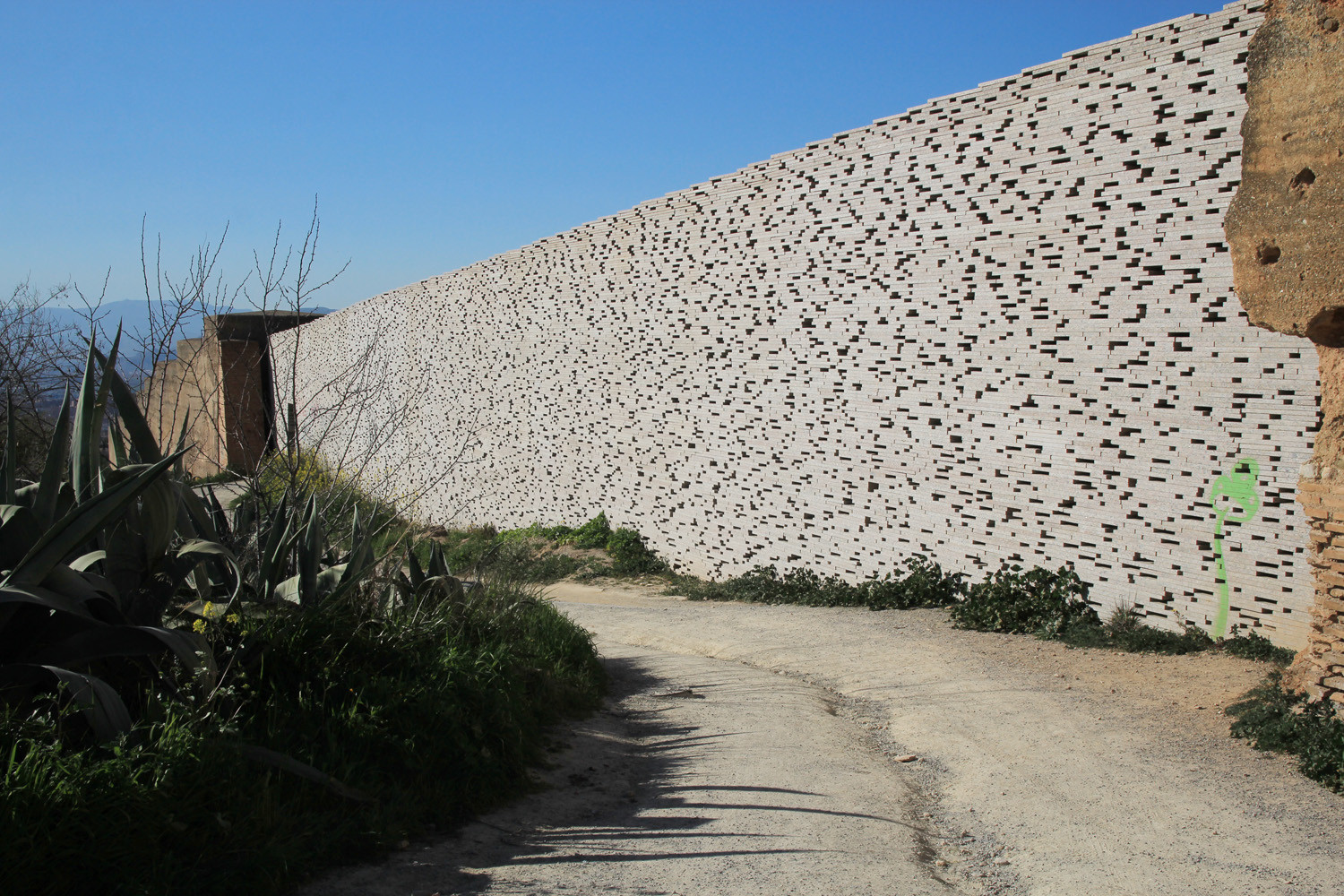 El Gobierno aprueba obras de emergencia en la muralla nazarí