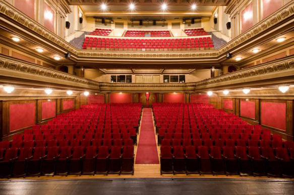 El Ayuntamiento garantiza una programación «estable y de calidad» en el Teatro Isabel la Católica