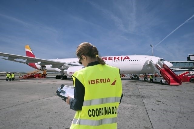 El aeropuerto adelanta su horario de apertura para cumplir con la promesa a Iberia