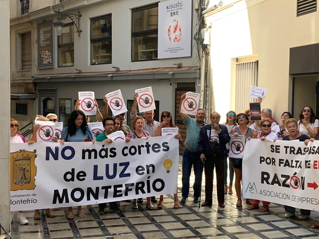 Vecinos de Montefrío reclaman soluciones a Endesa ante los «continuos cortes de luz»
