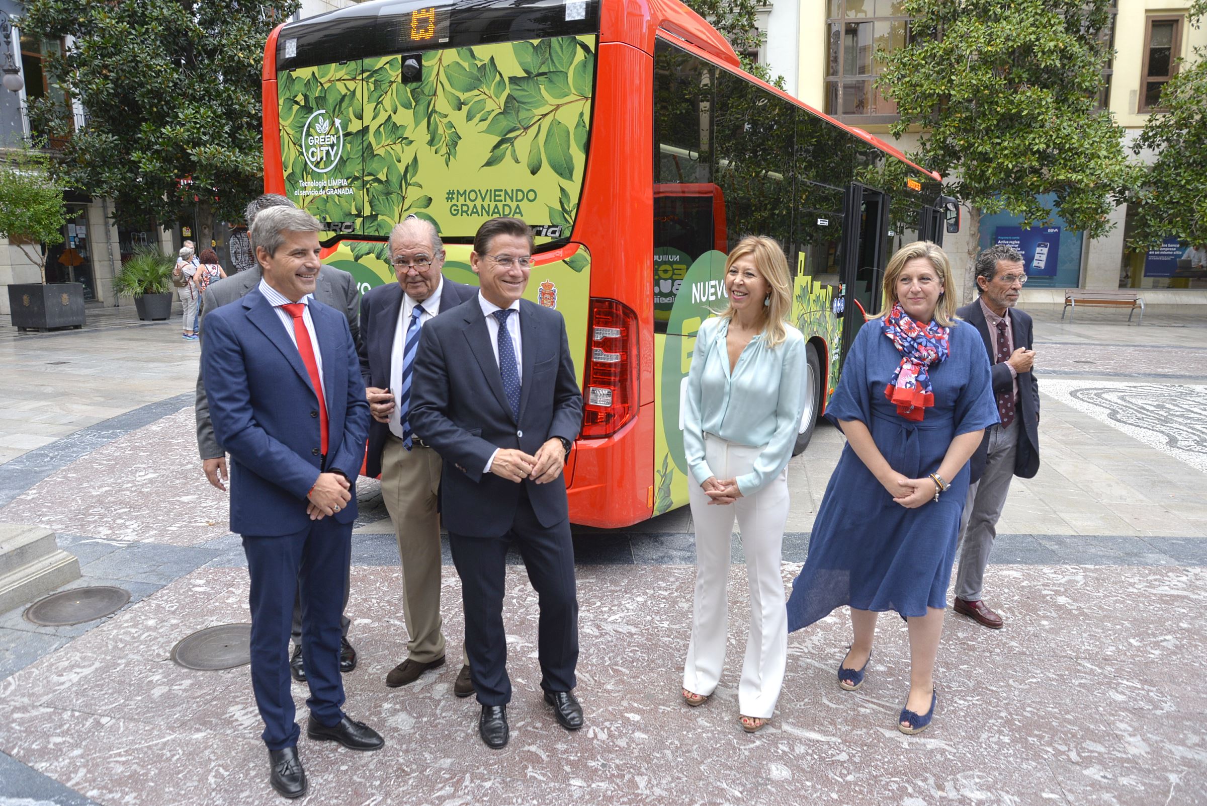 El Ayuntamiento incorpora dos nuevos modelos híbridos de autobuses municipales