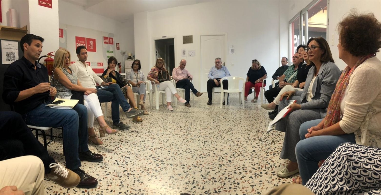 El PSOE impulsa acciones contra el «cierre» del centro de salud de Mirasierra El PSOE impulsa acciones contra el «cierre» del centro de salud de Mirasierra