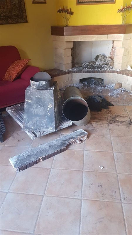 Rescatan a un joven atrapado en una chimenea cuando iba a robar en una vivienda del Albaicín Rescatan a un joven atrapado en una chimenea cuando iba a robar en una vivienda del Albaicín