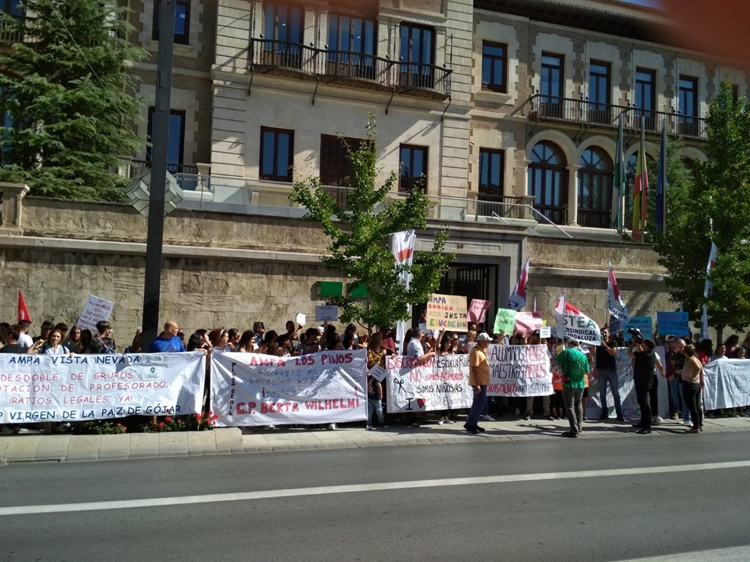 Educación abre de oficio el protocolo de absentismo por la huelga en las aulas de la Alpujarra