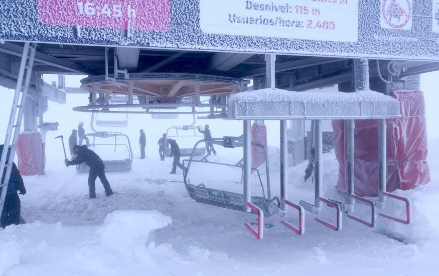 Más de 500 esquiadores inauguran la temporada de esquí en Sierra Nevada