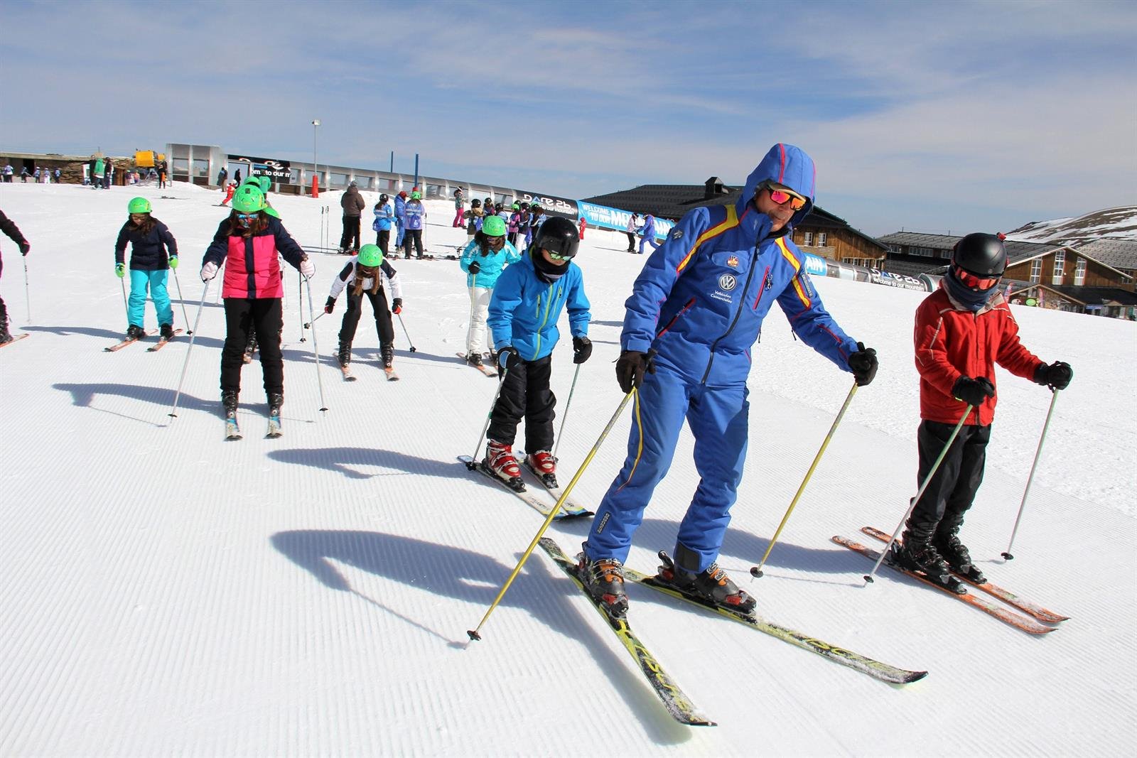 La Diputación facilitará la práctica del esquí a 4.000 vecinos de pequeños municipios