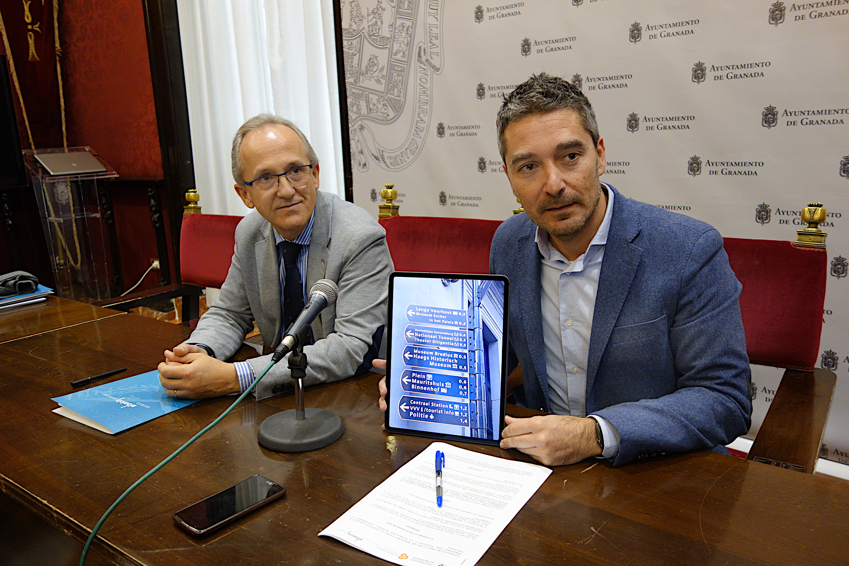 Ayuntamiento y UGR se unen para embellecer el casco histórico con señalética europea