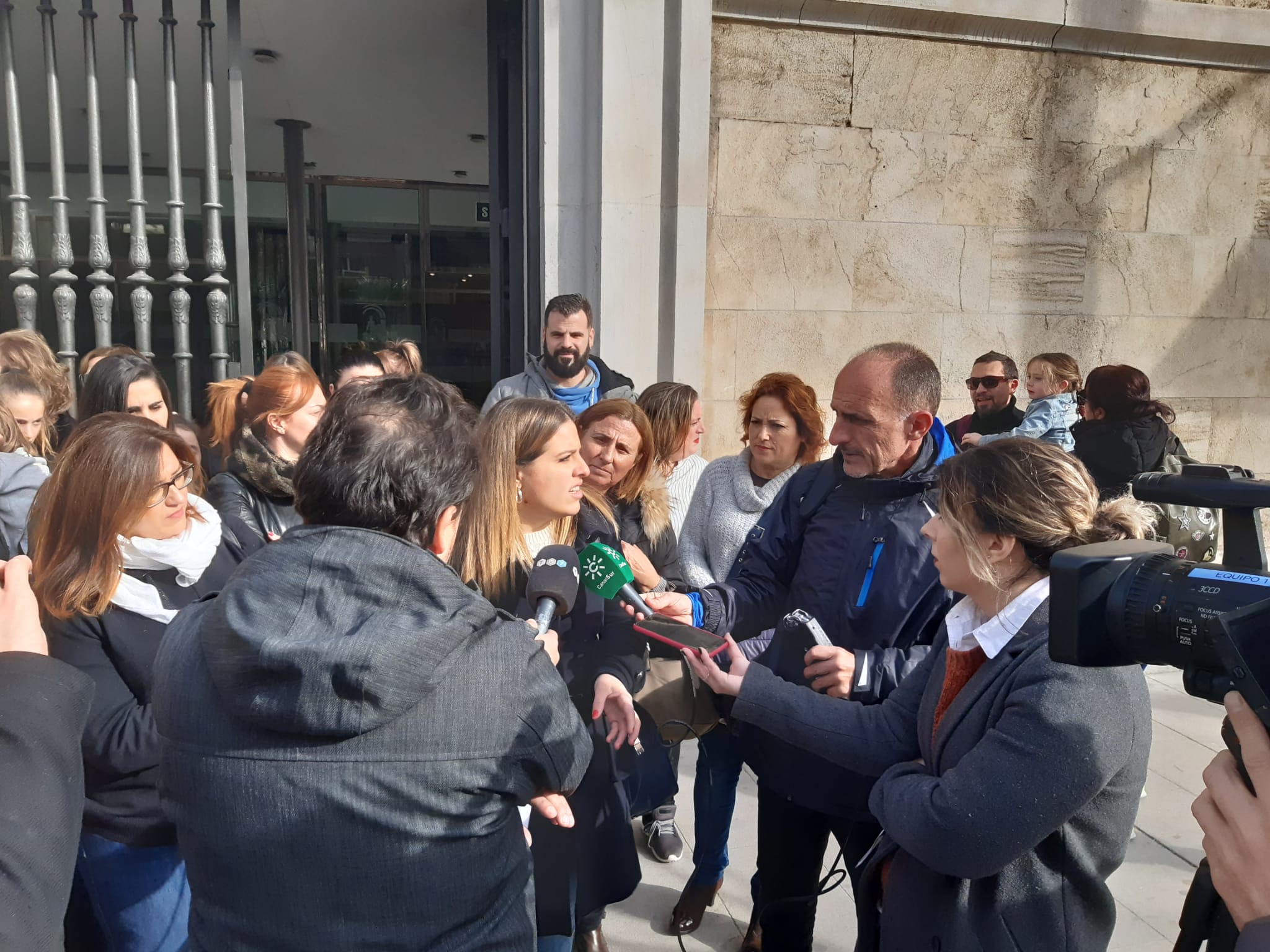 Asociaciones de madres y padres de colegios de Granada piden no suprimir la secundaria en centros educativos