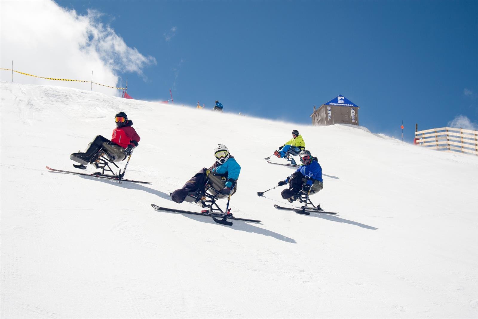 Cetursa y Bankia potencian el esquí adaptado en Sierra Nevada