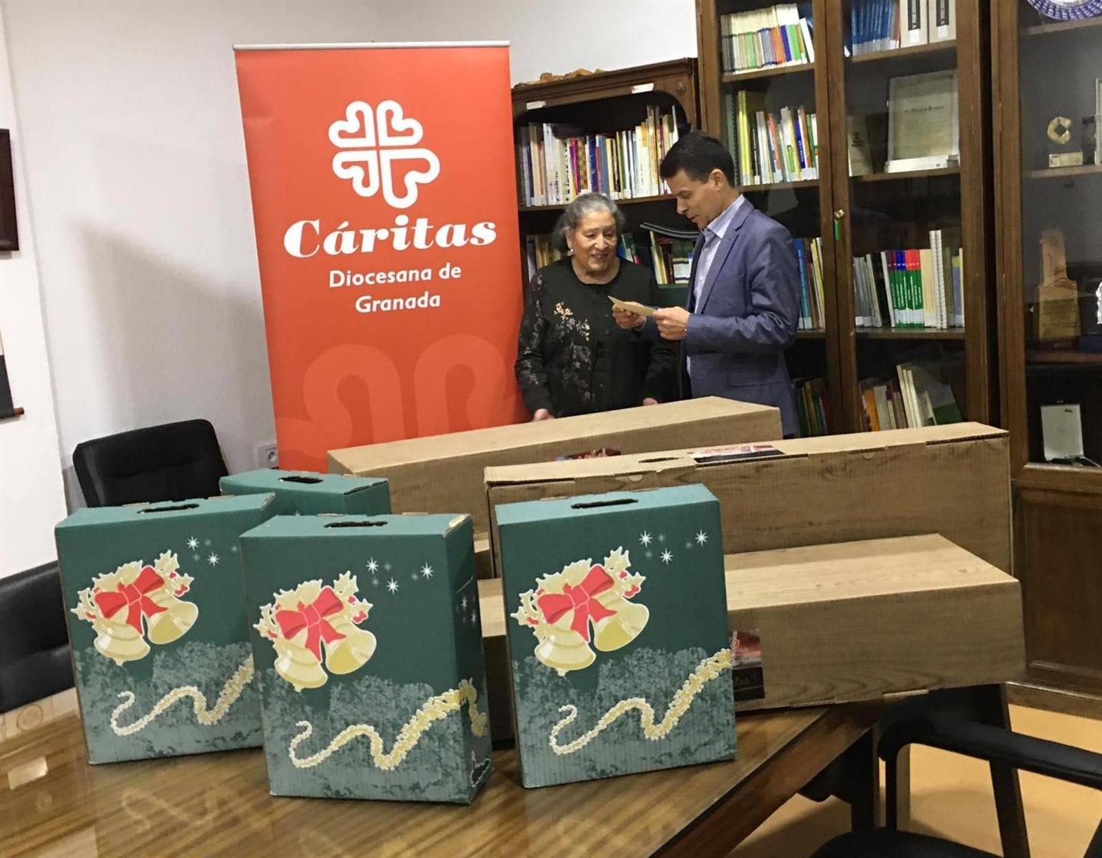 Emasagra entrega cestas de Navidad en comedores sociales de la ciudad