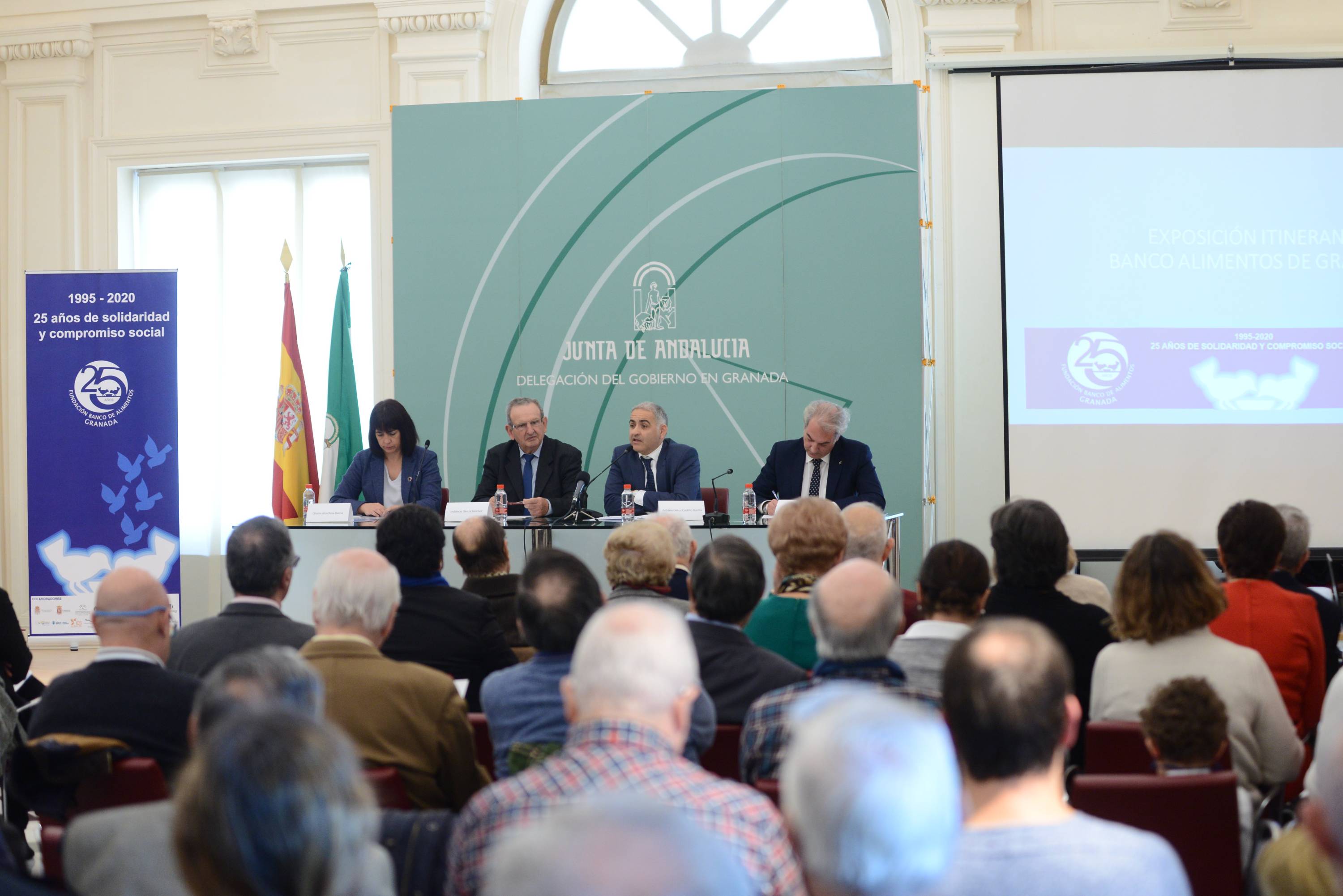 Exposición sobre los 25 años del Banco de Alimentos de Granada en la sede de la Junta
