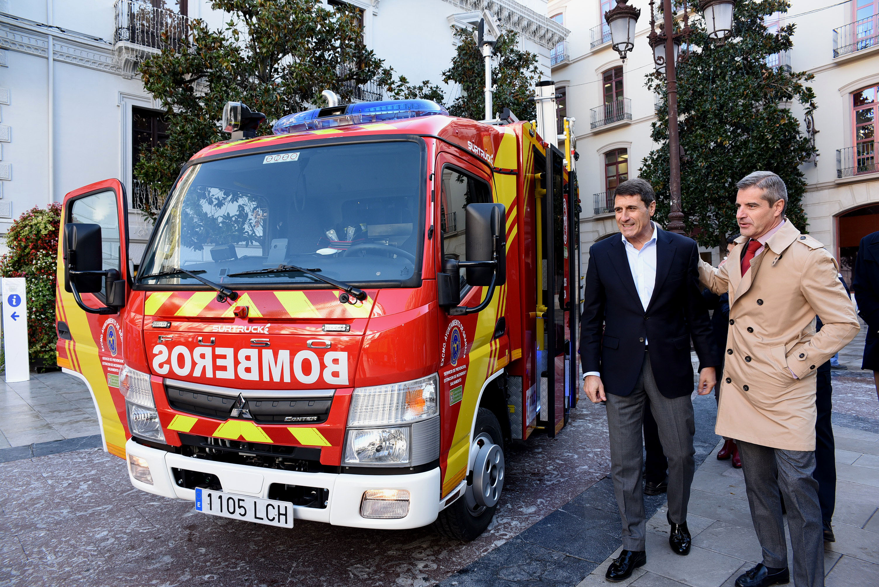 Los bomberos estrenan dos vehículos de pequeñas dimensiones para asistencia en barrios históricos
