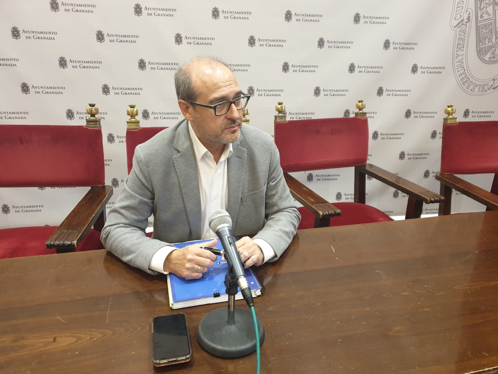 El PSOE pone en duda la aprobación de los presupuestos ante la «falta de seriedad y transparencia» de Luis Salvador