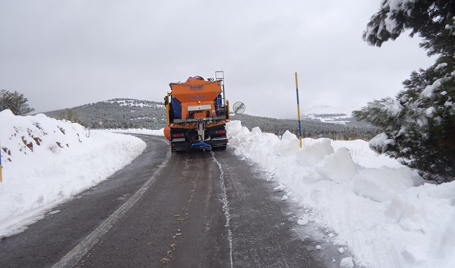 Aviso amarillo en las comarcas de Guadix y Baza y obligatorio el uso de cadenas en la A-395 por nevadas