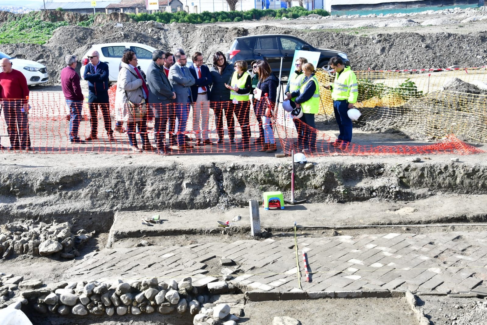 Hallados restos arqueológico en Vegas del Genil durante la instalación de un colector de aguas residuales