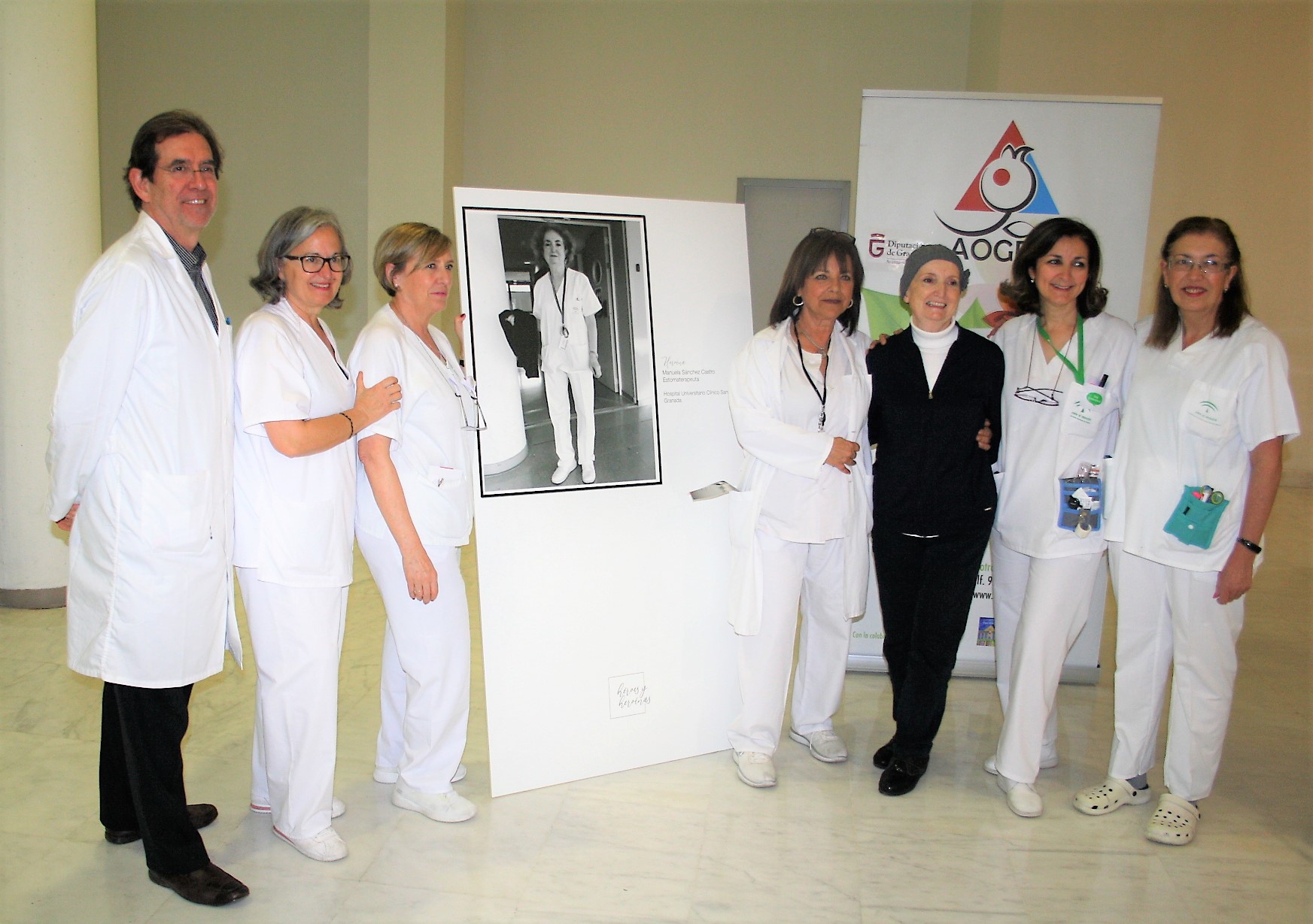 El Hospital San Cecilio acoge la muestra fotográfica ‘Héroes y heroínas’ para visibilizar a los pacientes con ostomías