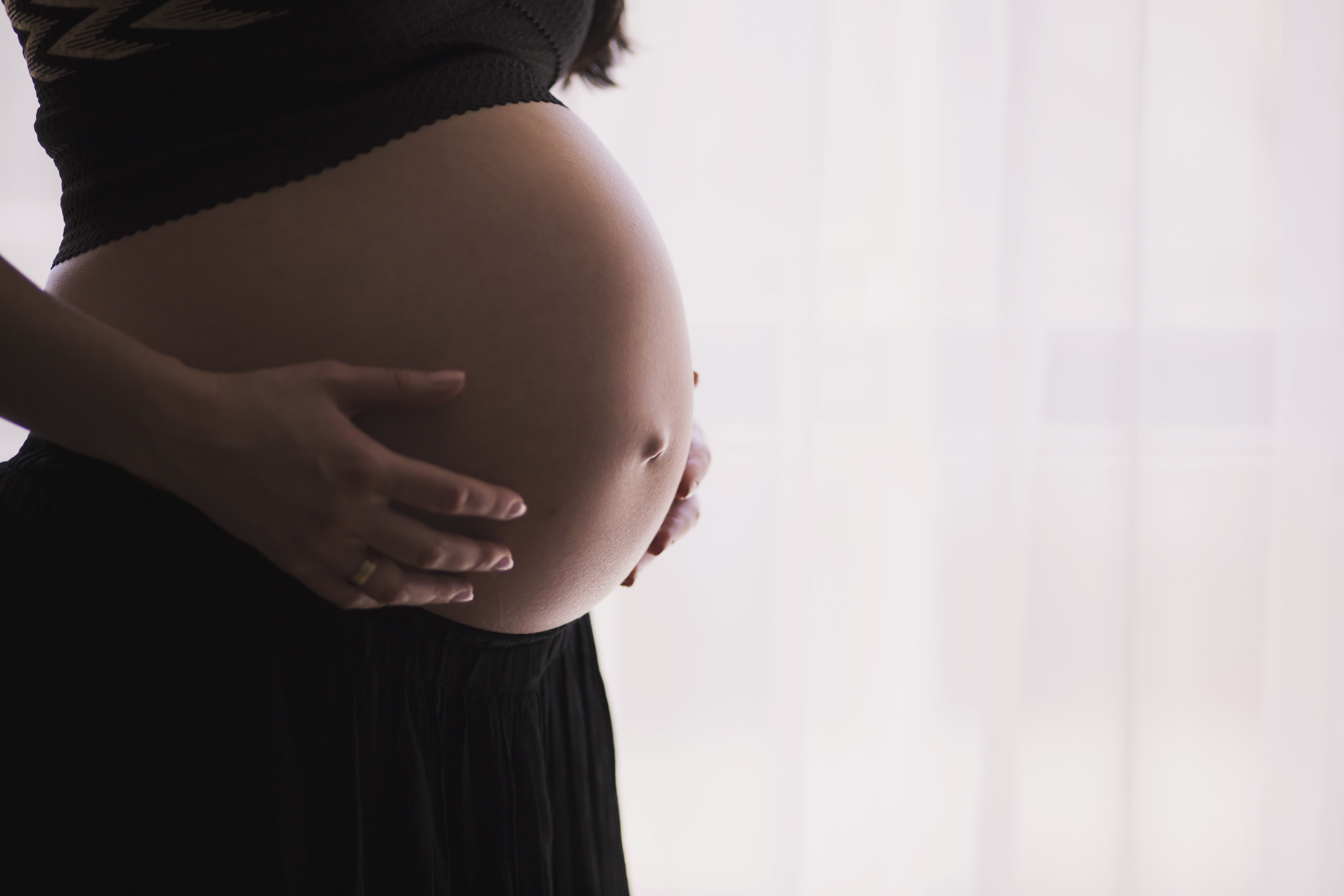 Las madres de bebés diagnosticados pequeños para la edad gestacional durante el embarazo muestran una peor salud emocional que los padres