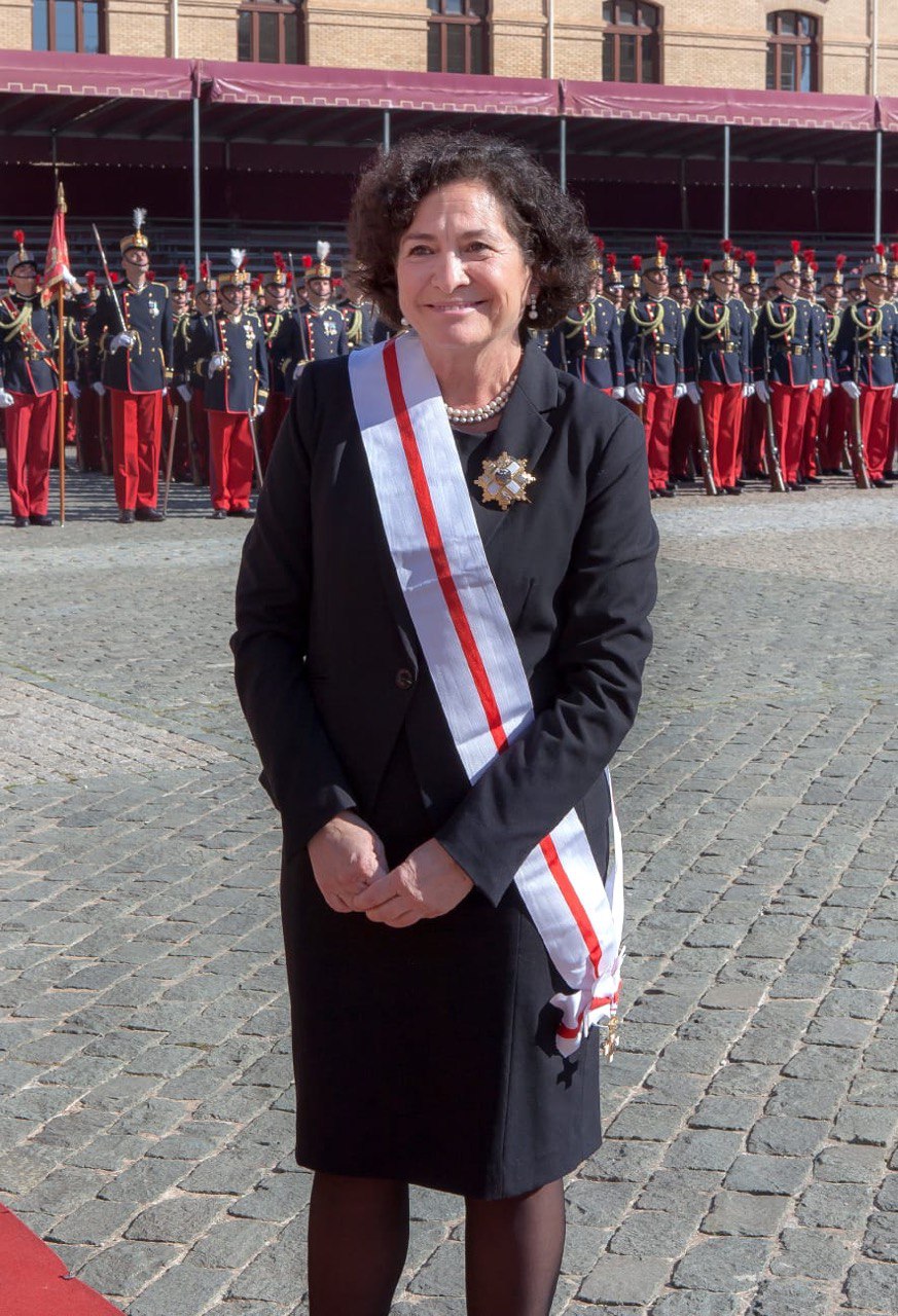 Pilar Aranda recibe la Gran Cruz del Mérito Militar con Distintivo Blanco