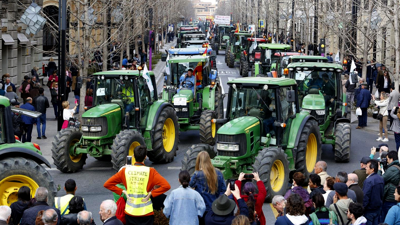 20.000 agricultores y ganaderos y 800 tractores paralizan Granada en una manifestación histórica