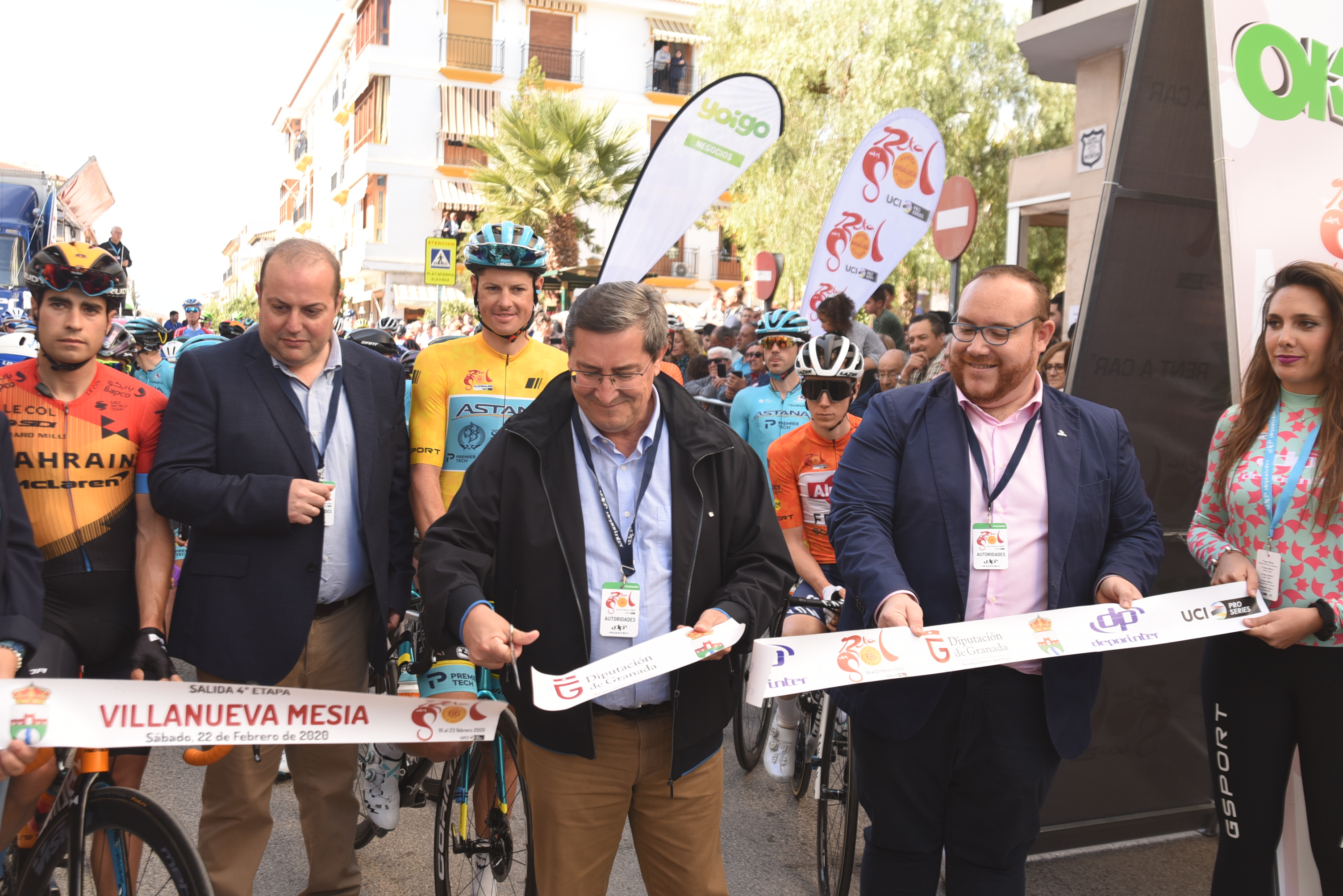 La IV etapa de la Vuelta Ciclista a Andalucía ha arrancado en Villanueva de Mesía