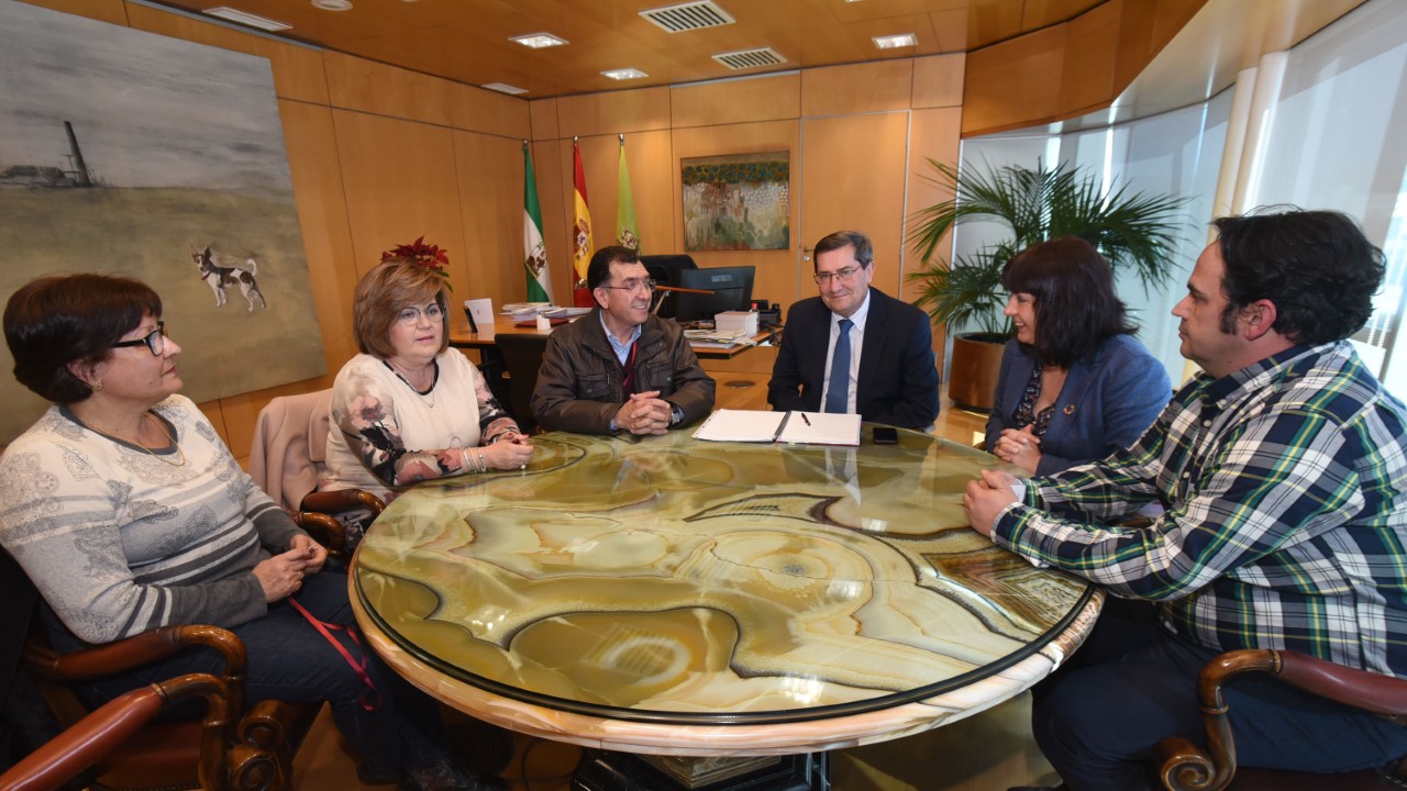 El presidente de la Diputación recibe a la Asociación Borderline Granada