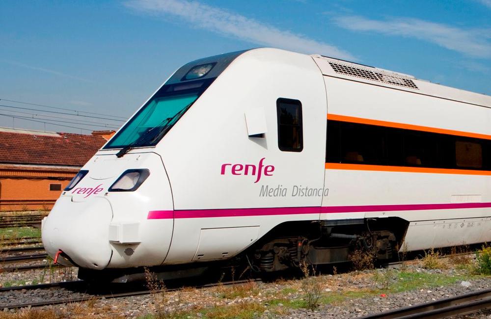 Los trenes Avant que unen Granada con Córdoba y Sevilla fueron utilizados por 265.000 viajeros el año pasado