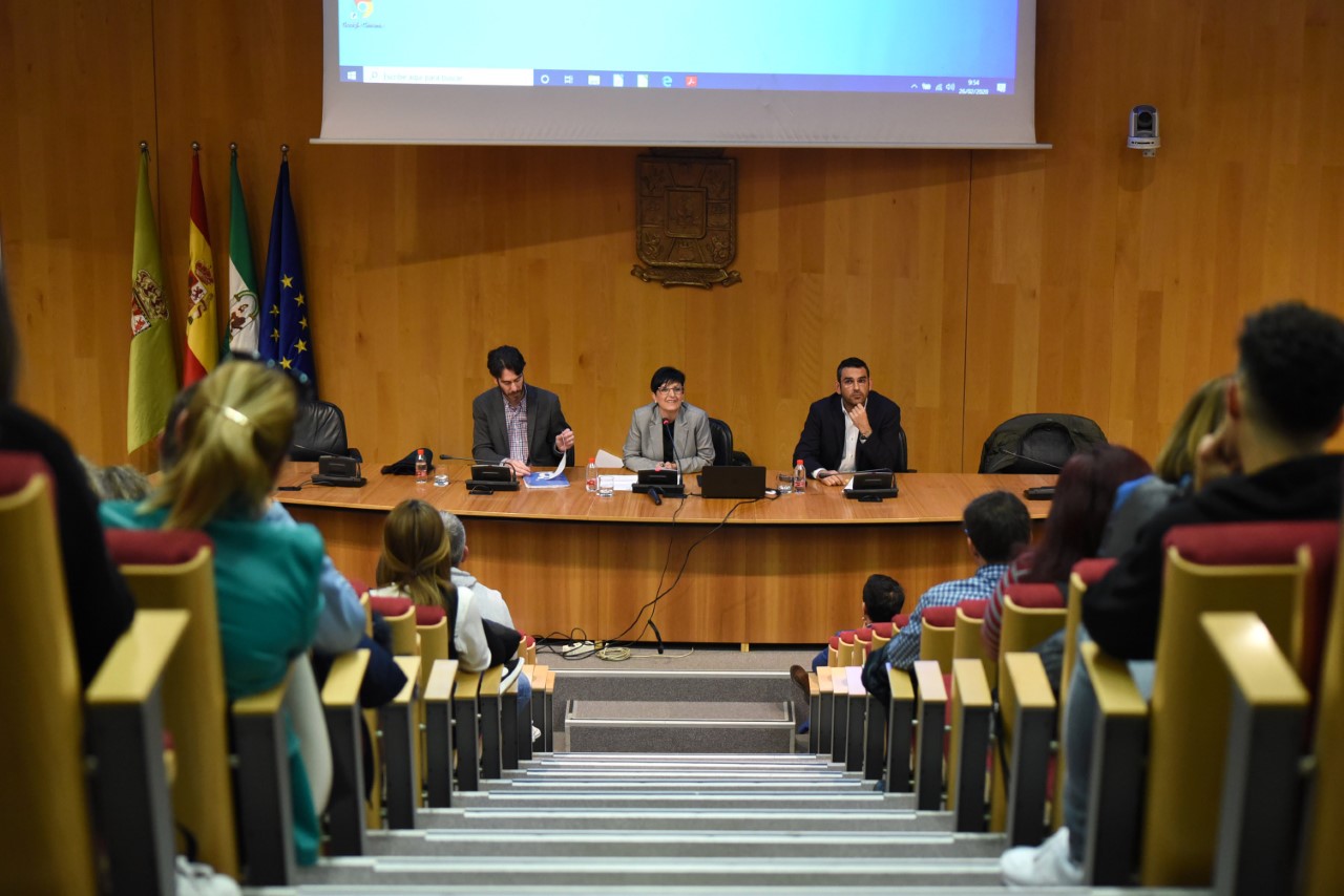 Guadalinfo expone en Diputación los programas de promoción y acción local en salud y juventud