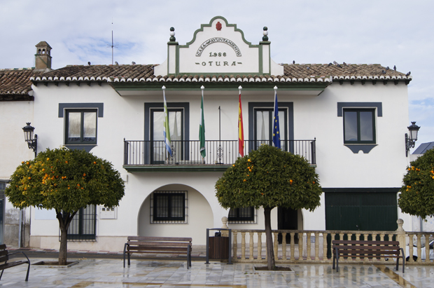 El Gobierno cede al Ayuntamiento de Otura la titularidad de un tramo de vía de servicio de la A-44 El Gobierno cede al Ayuntamiento de Otura la titularidad de un tramo de vía de servicio de la A-44