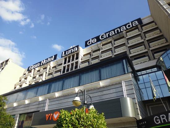 El Gran Hotel Luna acogerá sanitarios de servicios básicos hasta final de junio