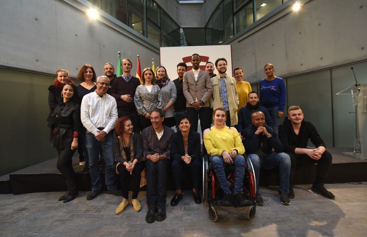 Trabajadores sociales de 11 países visitan la Diputación para conocer sus políticas de juventud