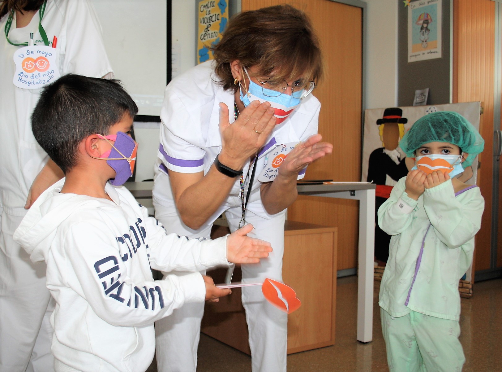 El Hospital San Cecilio conmemora el Día del Niño Hospitalizado enviando “besos virtuales”