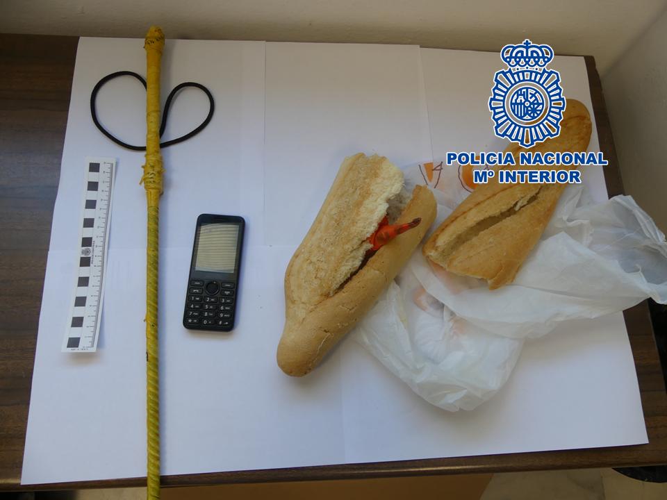 Detenido un individuo que llevaba oculta cocaína en el interior de una barra de pan