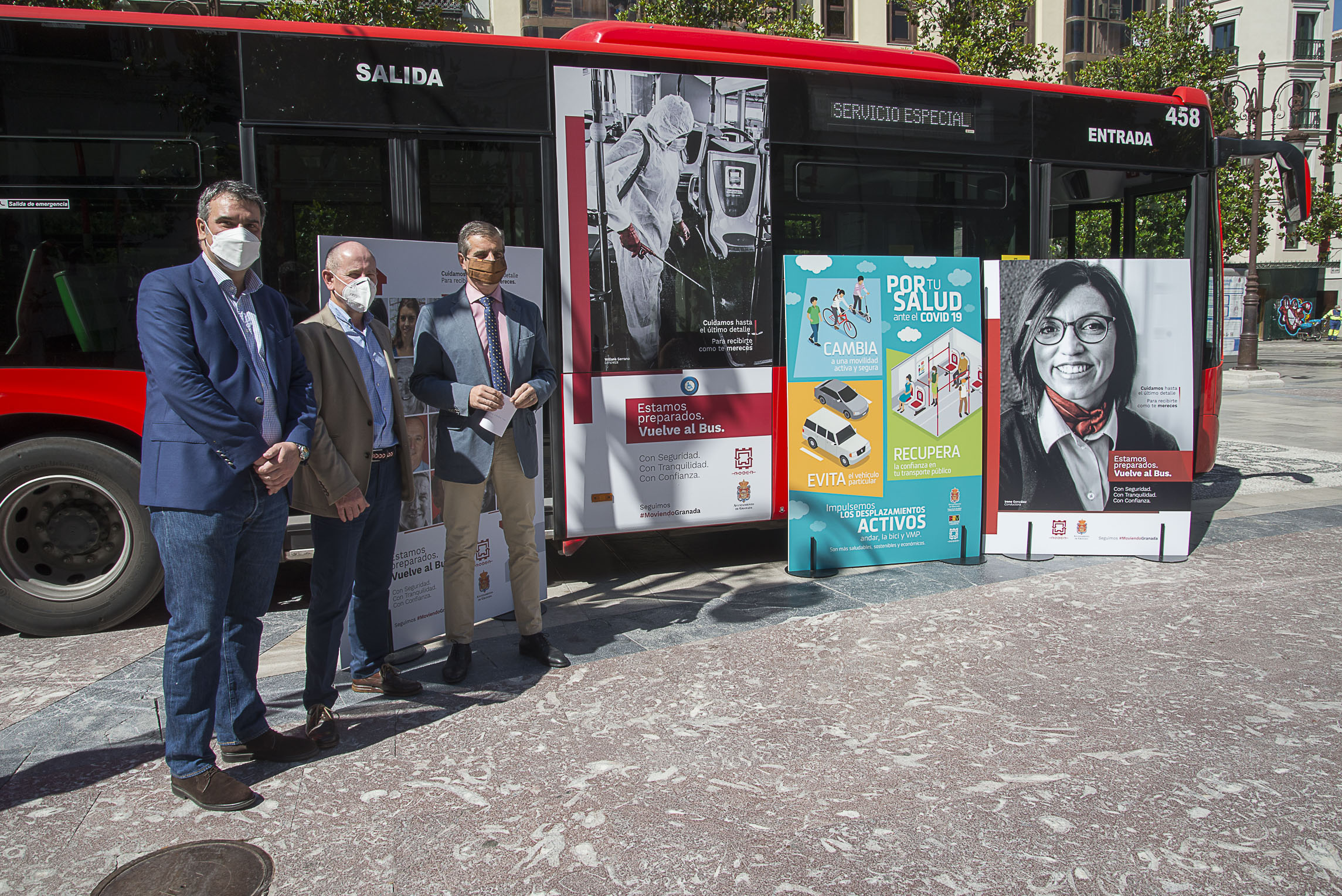 Una campaña protagonizada por los trabajadores de Rober fomenta el uso del autobús